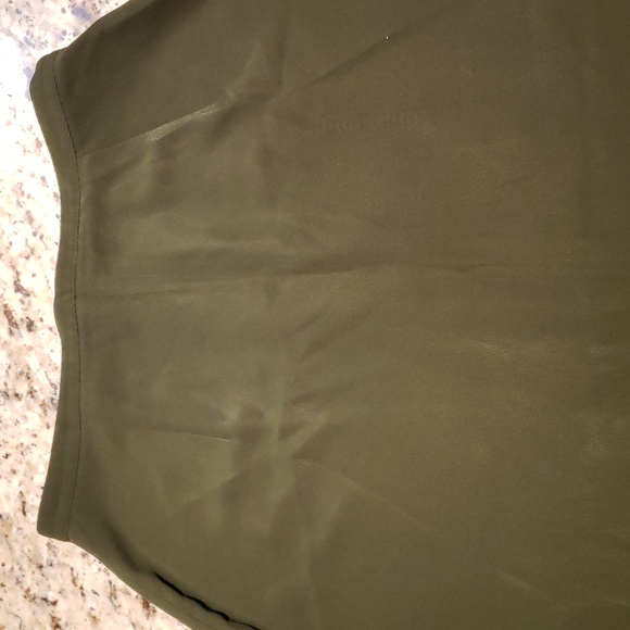 🧑🎄10/10🧑🎄SCORPIO Stunning green skirt - Picture 6 of 9